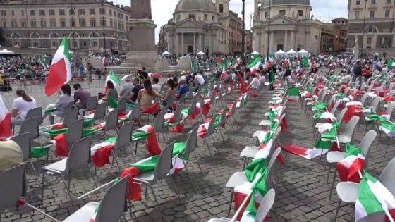 Il Centrodestra in piazza a Roma rispetta le regole. Leader uniti nella difesa di Berlusconi: "Eliminato in modo infame"