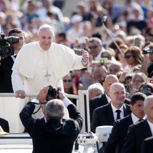 Giubileo, il Papa aprirà la "Porta Santa della carità" all'Ostello a Termini
