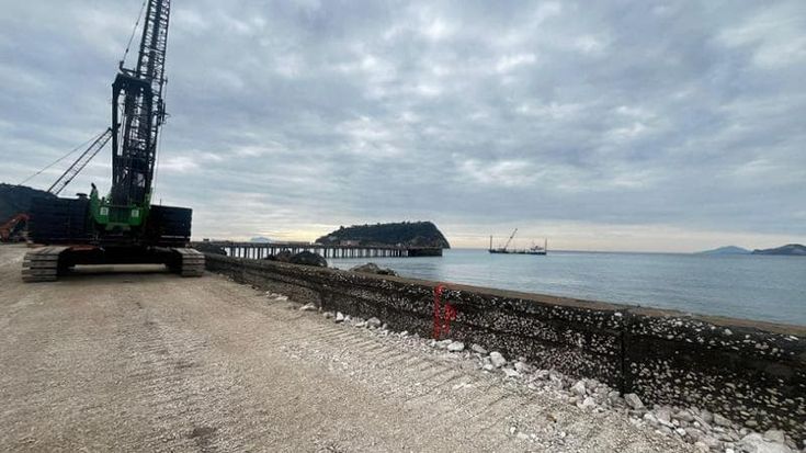 Napoli, quella strana alleanza su bonifica e colmata contro Manfredi