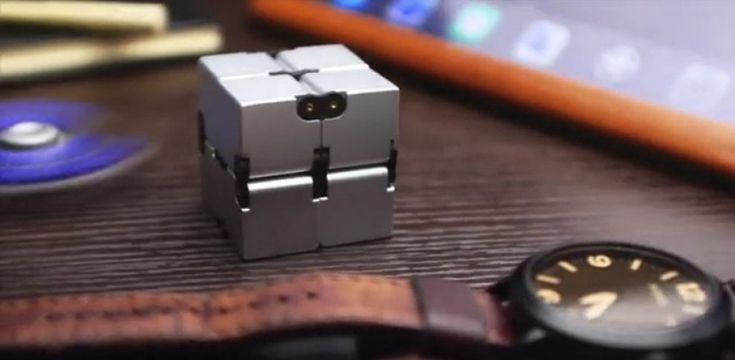 Infinity Cube, l'antistress che ricorda Rubik