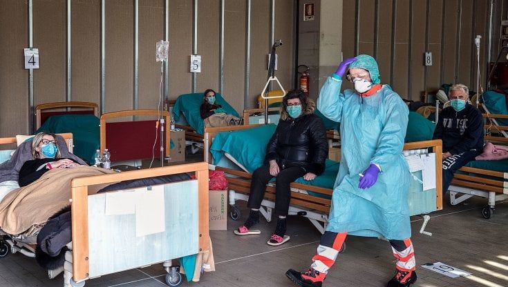 Allarme varianti del Covid, zona 'arancione rafforzato' per Cremona, Como e provincia e oltre cinquanta comuni lombardi. Misure prolungate a Brescia