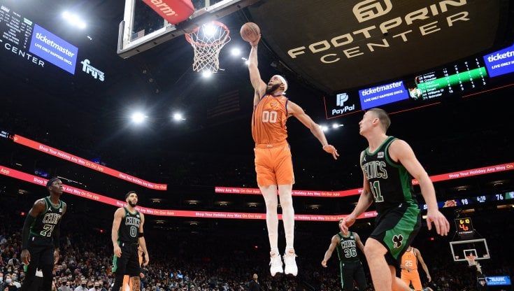 Basket, Nba: vola Phoenix, sorridono i Lakers. Milwaukee sbanca Houston