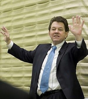 Laffer: "Siete in un controsenso<br/>tasse su, ma incassate meno<br/>Pagare poco, pagare tutti"
