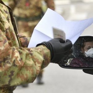 Coronavirus, “Non si accettano milanesi”. Cronache da un Paese infettato dalla paura