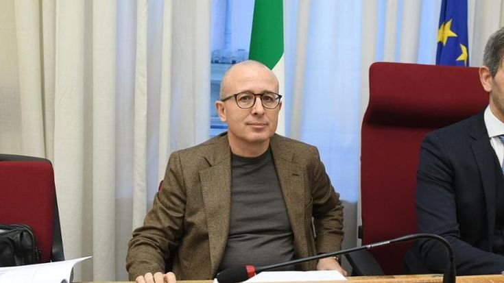 Quelle omissioni (e l’autodifesa) di mister 100 milioni
