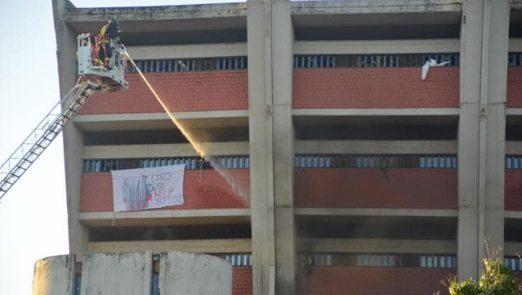 Firenze, detenuto di 20 anni si uccide e a Sollicciano scoppia la protesta. Si cercano tre reclusi che si sono allontanati dalle loro celle