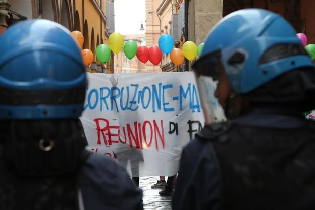 I centri sociali contestano la Reunion