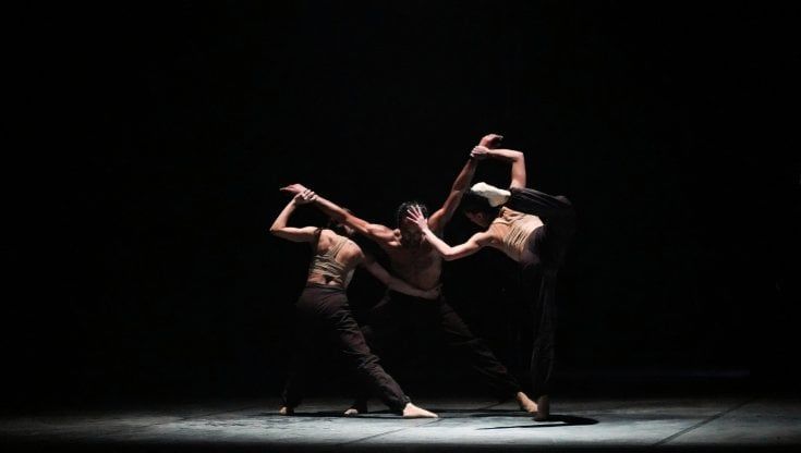 Aterballetto, la vittoria della danza: con 'Double side' si sdoppia