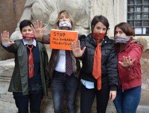 Primarie, la Prestipino si imbavaglia<br />"Ignorata dai media perch&eacute; donna"