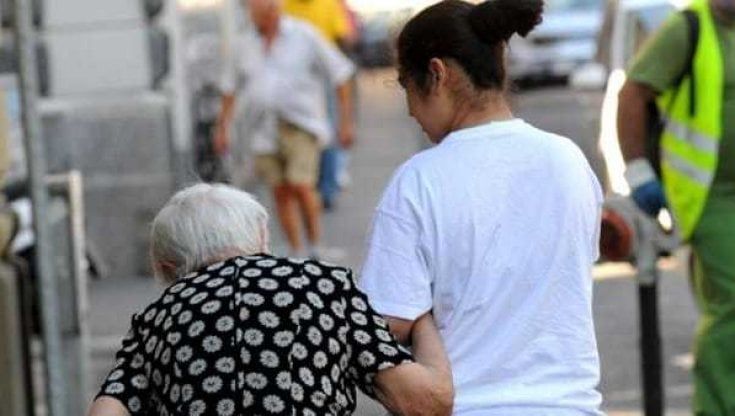 Disoccupazione e sottoccupazione: sono più di 20mila i giovani italiani tra i lavoratori domestici, il 55,6% come colf, il 44,4% come badante