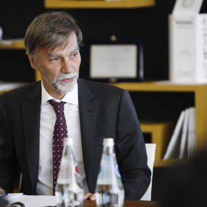 Riforme, Delrio e Orlando aprono un fronte nel governo: "No a Verdini"