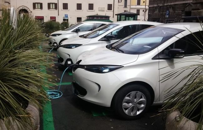 Senato, largo alle auto elettriche