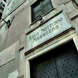 Dormitori, giro di vite. Ma ora l'emergenza è un tetto per il giorno