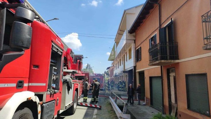 Incendio danneggia i capannoni del Caffé Giuliano