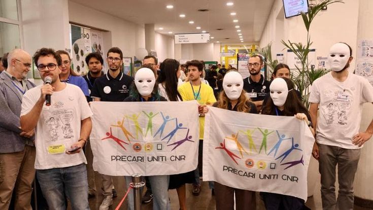 Cnr, la protesta dei precari: “Noi senza prospettive, costretti a emigrare”