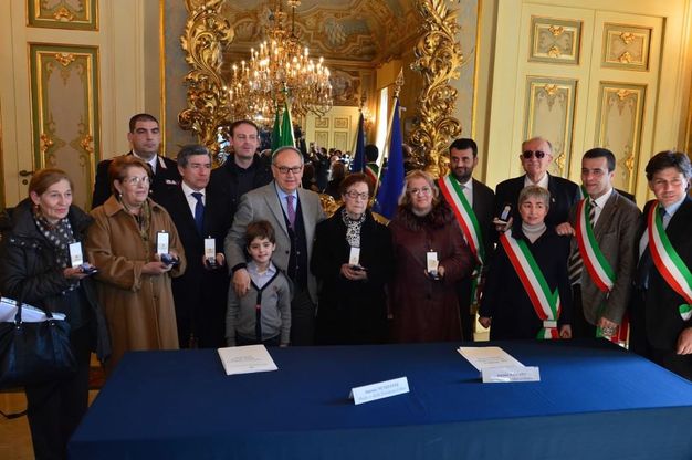 Giorno della memoria, medaglie d'onore<br />alle famiglie delle vittime della Shoah