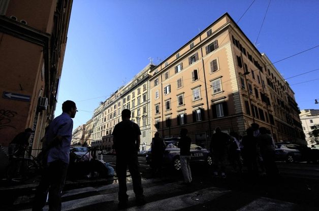 Roma, domato incendio divampato su un terrazzo di via Napoleone III