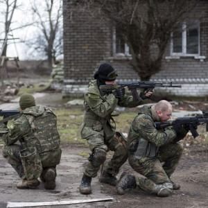 Ucraina, in vigore il cessate il fuoco. Poroshenko: "Ultima chance per la pace"