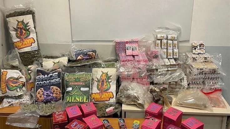 Roma, nei guai centralinista del 118: aveva 40 chili di droga in casa e 50mila euro nella cassaforte