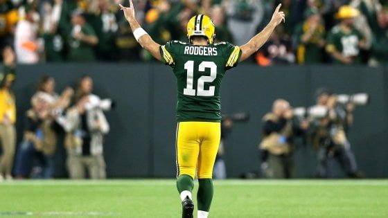 Nfl, Rodgers, rimonta travolgente con una gamba infortunata 