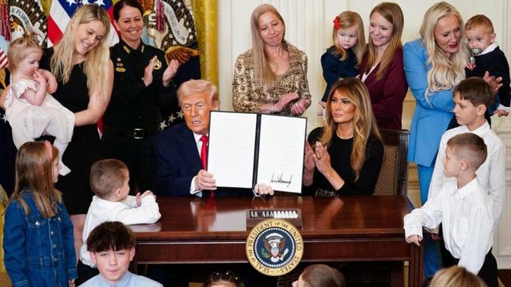 Trump non teme i rincari: “Noi ci guadagniamo. Iran impero malvagio”