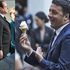 Renzi risponde all'Economist: mangia e offre gelati a Palazzo Chigi