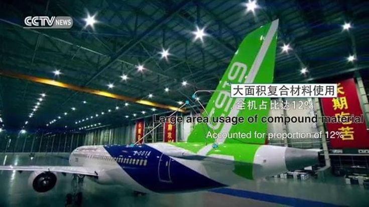 La sfida dei cieli cinese: primo volo internazionale per l’aereo che vuole insidiare Boeing e Airbus