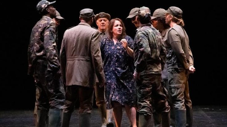 “Extra Moenia”, all’Arena del Sole l’opera corale di Emma Dante