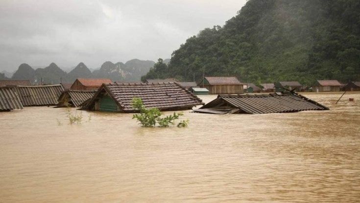 Vietnam, le case di un milione di persone in rovina per il violento tifone che ha colpito il Paese 