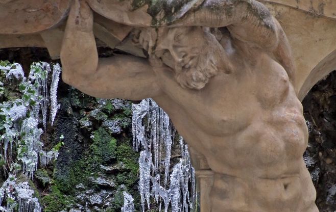 Genova, il gelo in città, senza dimora accampati sotto il ponte sul Polcevera