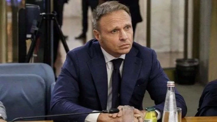 "In Italia i poveri mangiano meglio dei ricchi", è polemica sulla frase del ministro Lollobrigida