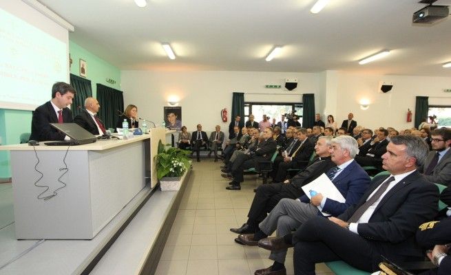 Ilva, Orlando: chiudere non &egrave; soluzione.<br />Blitz della Lorenzin nel reparto di oncologia