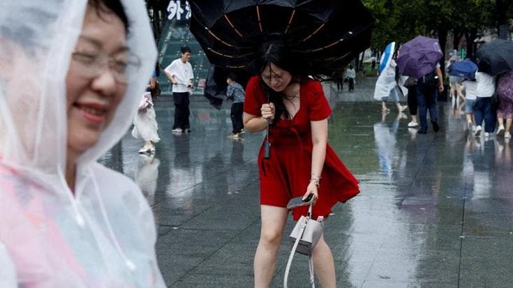 Cina, allerta per il tifone Dolphin: oltre un milione di persone evacuate