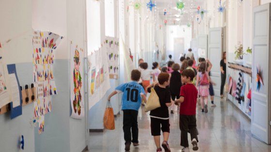 Calo dei vaccini, allarme nelle scuole. Il ministro: “Pronti a negare le iscrizioni”