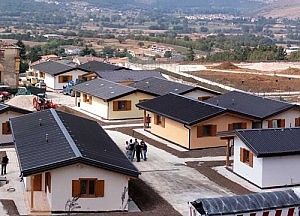 Sisma, in arrivo i moduli abitativi<br />139 milioni per 2.000 "casette"