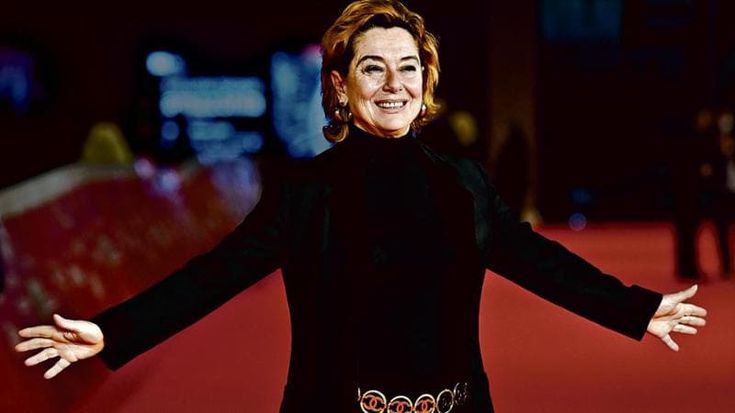 Monica Guerritore: “La mia Magnani con i colori della notte per raccontare il talento e la disperazione”