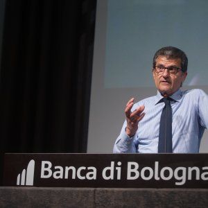 "Pronti, si riparte". Banca di Bologna ora vede rosa