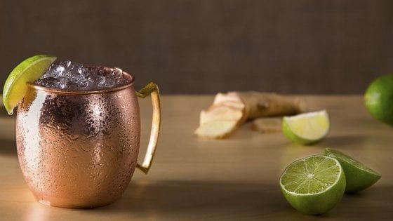 Moscow Mule: che storia travagliata, tra tazze di rame, ginger e guerra fredda