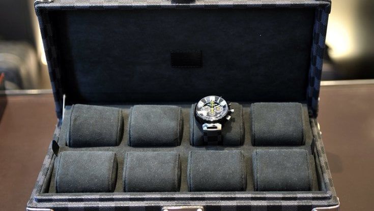 "Mi hanno rubato 35 orologi di lusso che valgono 1 milione e mezzo": la denuncia del ristoratore dei vip per un furto in casa