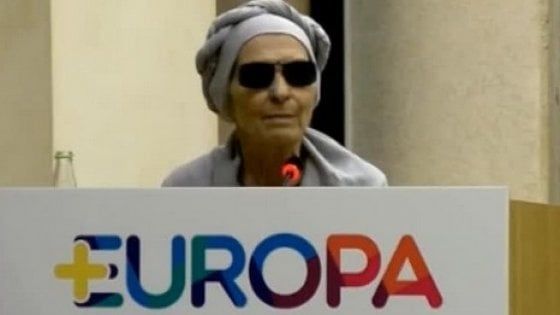 Malore per Emma Bonino all'Assemblea nazionale di +Europa. Ora sta bene