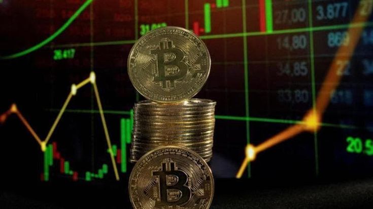 Intesa Sanpaolo, prima operazione con Bitcoin: ne compra 11 per un milione. Messina: “È un test”