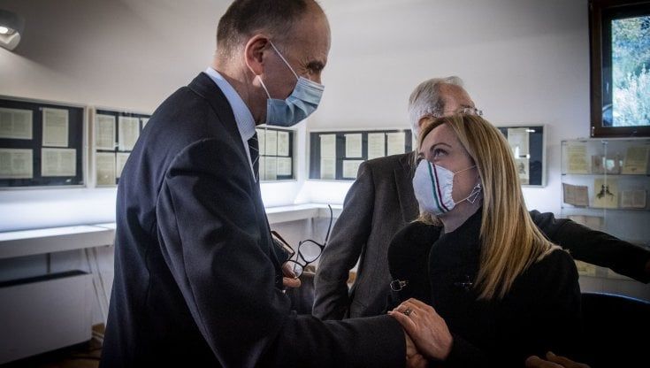 Sondaggi, il Pd chiude il 2021 come primo partito. Testa a testa tra Fdi e Lega. Fi in lieve crescita con la candidatura di Berlusconi