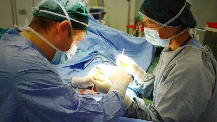 Bologna, morì a 43 anni dopo un intervento all'ernia cervicale a Villa Erbosa: due medici condannati