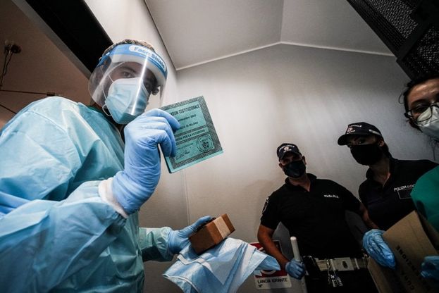 Referendum, per i malati di Covid seggi a domicilio grazie ai sanitari del Niguarda