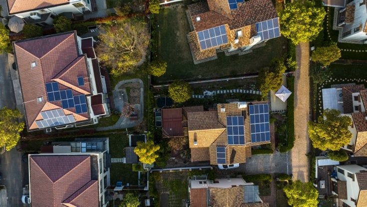 Enea: “Con il fotovoltaico sul 30% dei tetti si può soddisfare il fabbisogno elettrico residenziale”