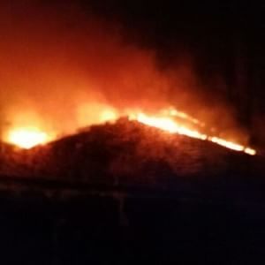 Sardegna ancora in fiamme, evacuati due villaggi turistici a San Teodoro