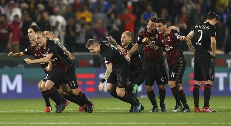 La festa del Milan dopo la vittoria della Supercoppa
