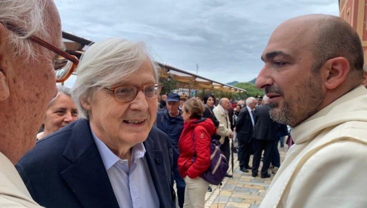 Sgarbi a Camogli per l'inaugurazione del piazzale del monastero di San Prospero. "In futuro pronto a candidarmi sindaco anche qui o a Portofino"
