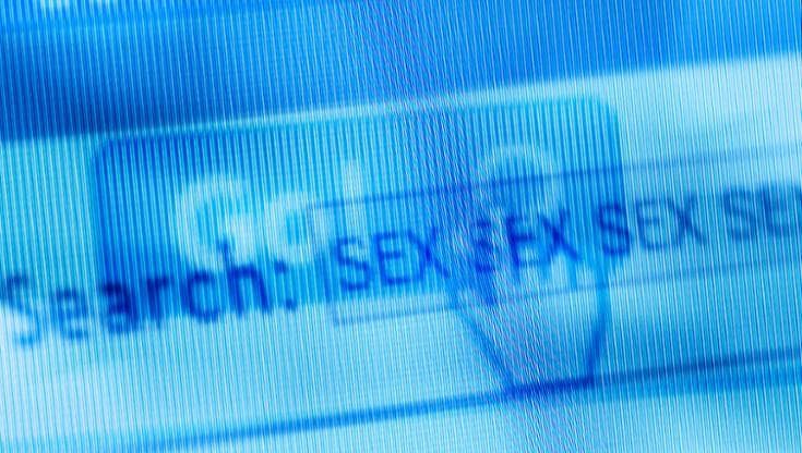 Malattie sessuali record tra i giovani: “Troppa pornografia, servono educazione ed empatia”