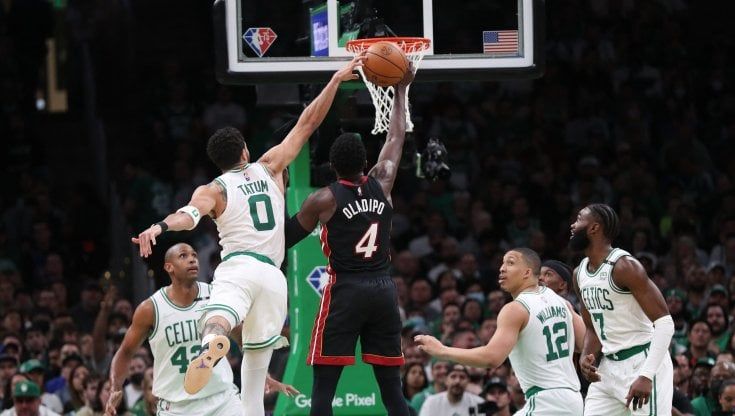 Basket, playoff Nba: Boston travolge Miami e pareggia la serie